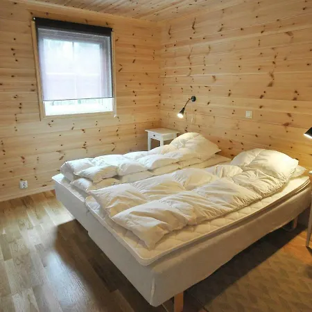 Three-bedroom Holiday In * Hebnes
