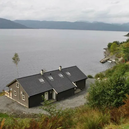 Three-bedroom Holiday In * Hebnes